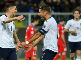 Ciro Immobile (l.) mit zwei Treffern zum 9:1-Kantersieg Ciro Immobile (l.) mit zwei Treffern zum 9:1-Kantersieg