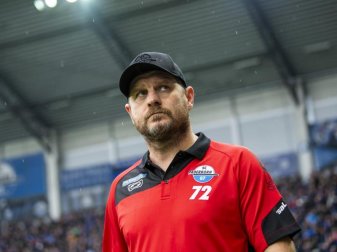 Kritisiert die Preise der Tickets für einen Stadionbesuch: Paderborns Trainer Steffen Baumgart. Foto: David Inderlied/dpa Kritisiert die Preise der Tickets für einen Stadionbesuch: Paderborns Trainer Steffen Baumgart. Foto: David Inderlied/dpa