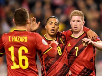 Kevin De Bruyne (r.) kritisiert den Modus der EM-Quali Kevin De Bruyne (r.) kritisiert den Modus der EM-Quali