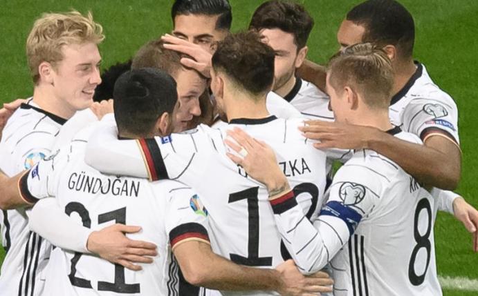 Haben sich mit einem überzeugendem Auftreten und dem Sieg über Nordirland belohnt: Die deutsche Fußball-Nationalmannschaft. Foto: Silas Stein/dpa