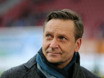 Horst Heldt äußert sich zu Lukas Podolski Horst Heldt äußert sich zu Lukas Podolski