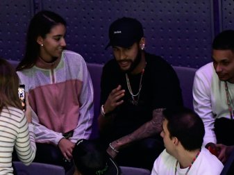 Neymar (m.) beim Besuch des Davis Cups in Madrid Neymar (m.) beim Besuch des Davis Cups in Madrid