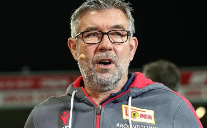 Unions Trainer Urs Fischer kann auf die beiden Nationalspieler Christopher Trimmel und Sebastian Andersson setzen. Foto: Andreas Gora/dpa