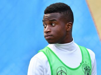 Youssoufa Moukoko bekommt ein besonderes Geschenk