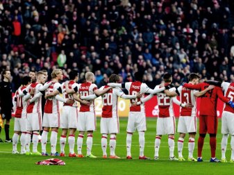 Niederlande: Spieler protestieren gegen Rassismus Niederlande: Spieler protestieren gegen Rassismus