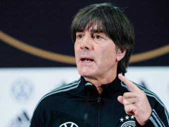 Könnte mit dem DFB-Team bei der EM 2020 unter anderem auf Island treffen: Bundestrainer Joachim Löw. Foto: Uwe Anspach/dpa Könnte mit dem DFB-Team bei der EM 2020 unter anderem auf Island treffen: Bundestrainer Joachim Löw. Foto: Uwe Anspach/dpa