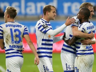 Duisburg bleibt Tabellenführer in der 3. Fußball-Liga Duisburg bleibt Tabellenführer in der 3. Fußball-Liga