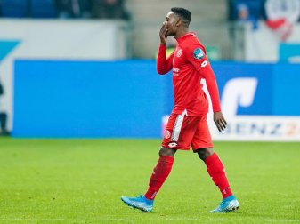 Der Mainzer Ridle Baku sah in der Partie gegen 1899 Hoffenheim die Rote Karte. Foto: Uwe Anspach/dpa Der Mainzer Ridle Baku sah in der Partie gegen 1899 Hoffenheim die Rote Karte. Foto: Uwe Anspach/dpa