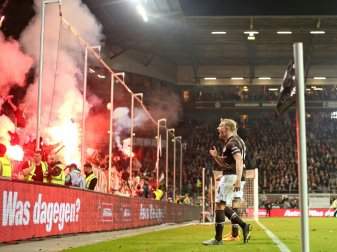 Nach Pyro-Ärger im Hamburger Derby drohen hohe Strafen Nach Pyro-Ärger im Hamburger Derby drohen hohe Strafen