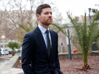 Vom Vorwurf des Steuerbetrugs freigesprochen: Xabi Alonso kommt zum Gerichtsverfahren in Madrid. Foto: Sergio R Moreno/gtres/dpa