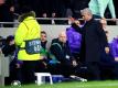 Tottenham Trainer José Mourinho war von dem «intelligenten» Balljungen (l) begeistert. Foto: Adam Davy/PA Wire/dpa