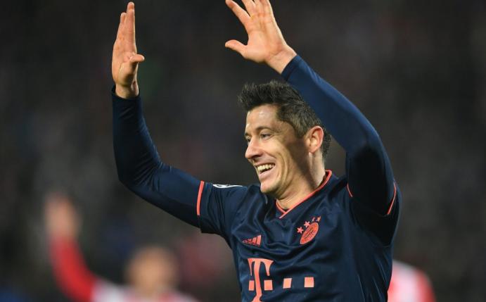 Kommt aus dem Feiern nicht mehr raus: Robert Lewandowski