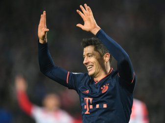 Kommt aus dem Feiern nicht mehr raus: Robert Lewandowski Kommt aus dem Feiern nicht mehr raus: Robert Lewandowski