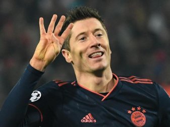 Vier Tore in einer Viertelstunde: Bayerns Torjäger Robert Lewandowski ist in der Form seines Lebens. Foto: Sven Hoppe/dpa Vier Tore in einer Viertelstunde: Bayerns Torjäger Robert Lewandowski ist in der Form seines Lebens. Foto: Sven Hoppe/dpa