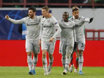 Leverkusen darf auch dank Sven Bender (2.v.l) im Europapokal überwintern. Foto: Alexander Zemlianichenko/AP/dpa Leverkusen darf auch dank Sven Bender (2.v.l) im Europapokal überwintern. Foto: Alexander Zemlianichenko/AP/dpa