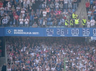 Die legendäre HSV-Stadionuhr aus dem Hamburger Volksparkstadion erhält im Deutschen Fußball-Museum in Dortmund künftig ihren Stammplatz. Foto: Axel Heimken/dpa Die legendäre HSV-Stadionuhr aus dem Hamburger Volksparkstadion erhält im Deutschen Fußball-Museum in Dortmund künftig ihren Stammplatz. Foto: Axel Heimken/dpa