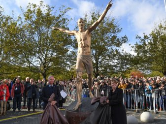 Ibrahimovic-Statue von erbosten Fans beschädigt Ibrahimovic-Statue von erbosten Fans beschädigt