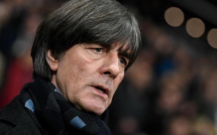 Freut sich auf die EM-Auslosung in Bukarest: Bundestrainer Joachim Löw. Foto: Tom Weller/dpa