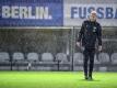 Absolvierte sein erstes Training mit Hertha BSC im Regen: Jürgen Klinsmann. Foto: Britta Pedersen/dpa-Zentralbild/dpa