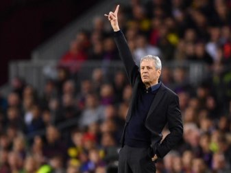 Dortmunds Trainer Lucien Favre steht unter Druck. Foto: Marius Becker/dpa Dortmunds Trainer Lucien Favre steht unter Druck. Foto: Marius Becker/dpa
