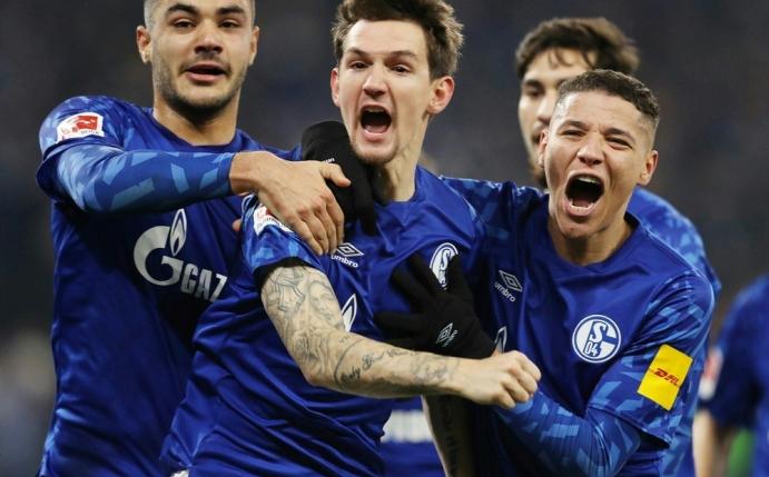 Schalke bejubelt Sieg über Union Berlin