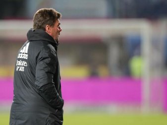 War nach der Niederlage beim VfL Osnabrück bedient: HSV-Coach Dieter Hecking. Foto: Friso Gentsch/dpa War nach der Niederlage beim VfL Osnabrück bedient: HSV-Coach Dieter Hecking. Foto: Friso Gentsch/dpa