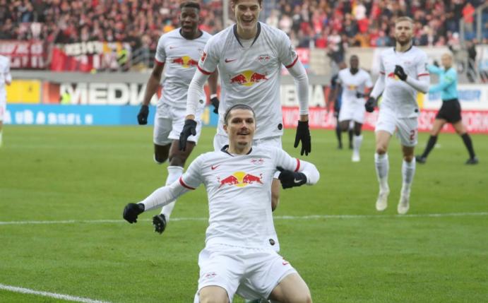 Leipzig gewinnt in Paderborn und ist nun Tabellenführer