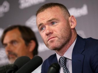 Wayne Rooney wird ab 1. Januar bei Derby County in der zweiten englischen Liga Spieler-Trainer. Foto: Barrington Coombs/PA Wire/dpa Wayne Rooney wird ab 1. Januar bei Derby County in der zweiten englischen Liga Spieler-Trainer. Foto: Barrington Coombs/PA Wire/dpa