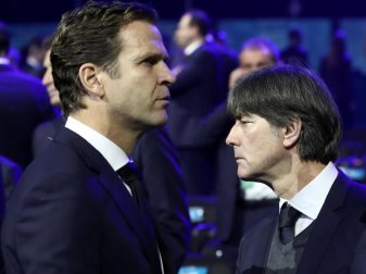 Für DFB-Direktor Oliver Bierhoff (l) und Bundestrainer Joachim Löw beginnt nun die Feinplanung für die EM 2020. Foto: Christian Charisius/dpa