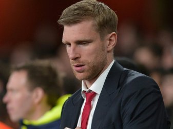 Mertesacker erlebt entäuschendes Debüt als Assistent Mertesacker erlebt entäuschendes Debüt als Assistent
