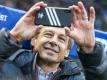 Jürgen Klinsmann nahm bei seinem Debüt im Berliner Olympiastadion einen Film auf. Foto: Andreas Gora/dpa