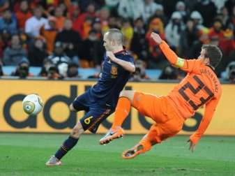 Iniesta (l.) schoss Spanien im WM-Finale 2010 zum Titel Iniesta (l.) schoss Spanien im WM-Finale 2010 zum Titel