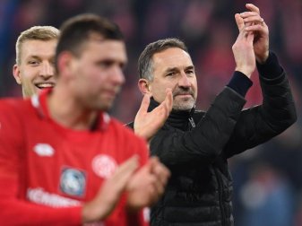 Unter Trainer Achim Beierlorzer (r) feierte der FSV Mainz 05 im zweiten Spiel den zweiten Sieg. Foto: Torsten Silz/dpa Unter Trainer Achim Beierlorzer (r) feierte der FSV Mainz 05 im zweiten Spiel den zweiten Sieg. Foto: Torsten Silz/dpa