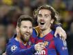 Ließen sich in Madrid von den Schmähungen nicht den Torjubel verderben: Barcelonas Torschütze Lionel Messi (l) mit Antoine Griezmann. Foto: Joan Monfort/AP/dpa