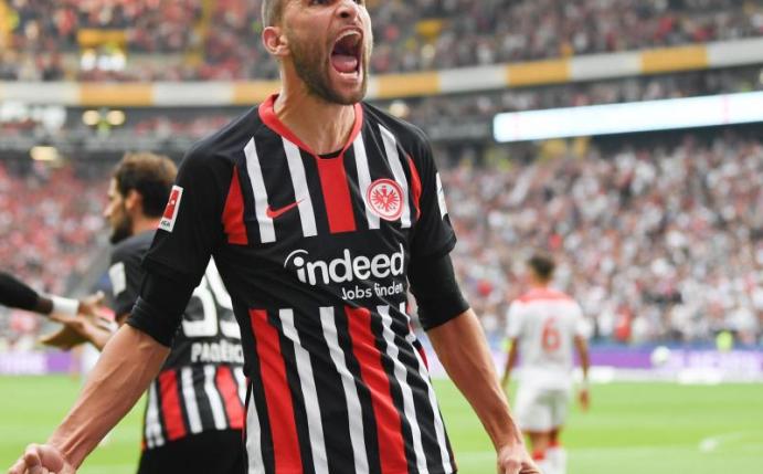 Fällt bis Jahresende aus: Eintracht-Torjäger Bas Dost. Foto: Arne Dedert/dpa