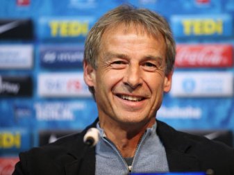 Machte schon privat mit Eintracht-Coach Adi Hütter Bekanntschaft: Hertha-Trainer Jürgen Klinsmann. Foto: Andreas Gora/dpa Machte schon privat mit Eintracht-Coach Adi Hütter Bekanntschaft: Hertha-Trainer Jürgen Klinsmann. Foto: Andreas Gora/dpa