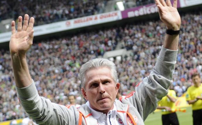 Am letzten Spieltag 2013 verabschiedet sich Bayern-Trainer Jupp Heynckes im Borussia-Park von den Zuschauern. Foto: Marius Becker/dpa