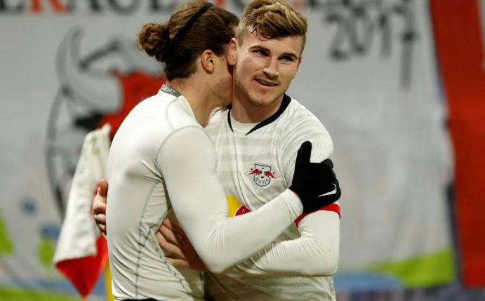 Nationalspieler Timo Werner (r.) trifft doppelt