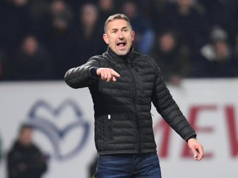 Trainer Achim Beierlorzer hat nach der Niederlage seiner Mainzer beim FC Augsburg den Schiedsrichter kritisiert. Foto: Torsten Silz Trainer Achim Beierlorzer hat nach der Niederlage seiner Mainzer beim FC Augsburg den Schiedsrichter kritisiert. Foto: Torsten Silz