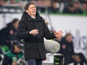 Wolfsburgs Trainer Oliver Glasner gestikuliert am Spielfeldrand. Foto: Swen Pförtner Wolfsburgs Trainer Oliver Glasner gestikuliert am Spielfeldrand. Foto: Swen Pförtner