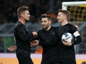 Die schwarzen Trikots brachten dem BVB Glück und kamen auch bei den Fans gut an. Foto: Bernd Thissen/dpa Die schwarzen Trikots brachten dem BVB Glück und kamen auch bei den Fans gut an. Foto: Bernd Thissen/dpa