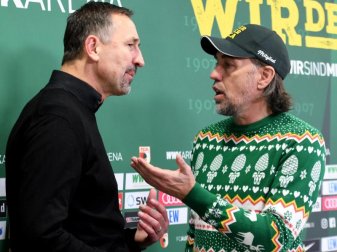 Mainz-Trainer Achim Beierlorzer (l) spricht mit FCA-Coach Martin Schmidt: Am Pullover lag es nicht. Foto: Stefan Puchner/dpa Mainz-Trainer Achim Beierlorzer (l) spricht mit FCA-Coach Martin Schmidt: Am Pullover lag es nicht. Foto: Stefan Puchner/dpa