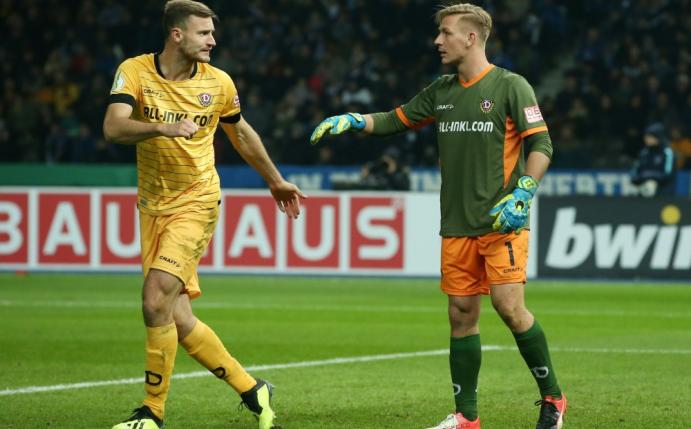 Ballas (l.) sorgt für eine Strafstoß-Diskussion