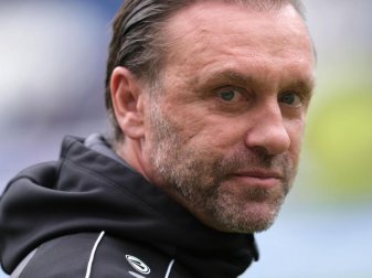 Apoel Nikosia trennte sich nach nur vier Monaten wieder von Trainer Thomas Doll. Foto: Peter Steffen/dpa Apoel Nikosia trennte sich nach nur vier Monaten wieder von Trainer Thomas Doll. Foto: Peter Steffen/dpa