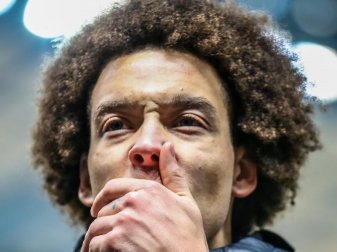 Fällt nach einem Unfall für Borussia Dortmund aus: Axel Witsel. Foto: Andreas Gora/dpa Fällt nach einem Unfall für Borussia Dortmund aus: Axel Witsel. Foto: Andreas Gora/dpa