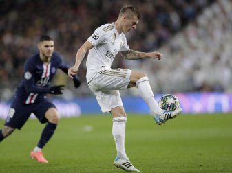 Setzt im letzten Königsklassen-Gruppenspiel aus: Reals Toni Kroos (r). Foto: Bernat Armangue/AP/dpa Setzt im letzten Königsklassen-Gruppenspiel aus: Reals Toni Kroos (r). Foto: Bernat Armangue/AP/dpa