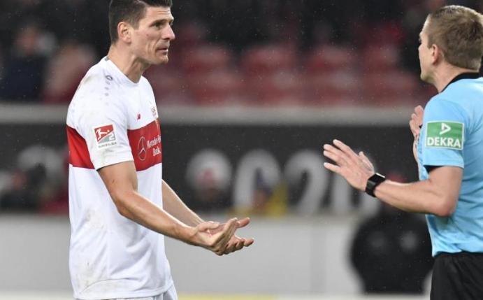 Mario Gomez traf wieder für den VfB Stuttgart. Foto: Thomas Kienzle/dpa