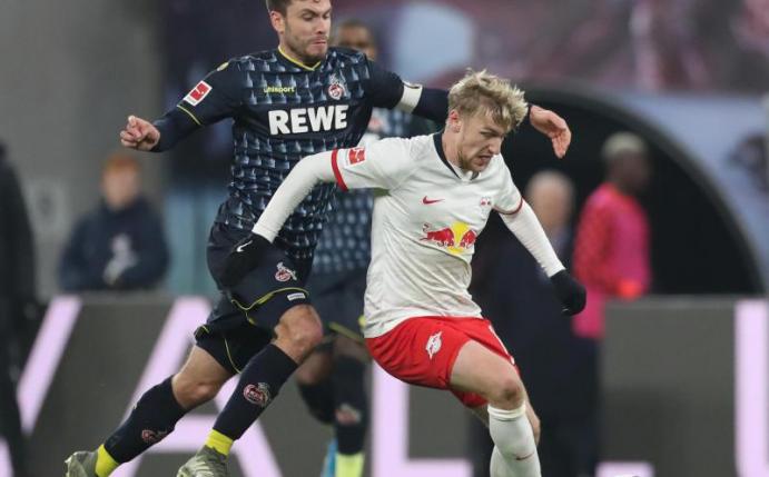 Der Kölner Jonas Hector (l) hofft auf ein Ende der sportlichen Krise. Foto: Jan Woitas/dpa-Zentralbild/dpa