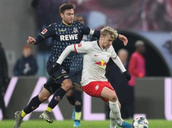 Der Kölner Jonas Hector (l) hofft auf ein Ende der sportlichen Krise. Foto: Jan Woitas/dpa-Zentralbild/dpa Der Kölner Jonas Hector (l) hofft auf ein Ende der sportlichen Krise. Foto: Jan Woitas/dpa-Zentralbild/dpa