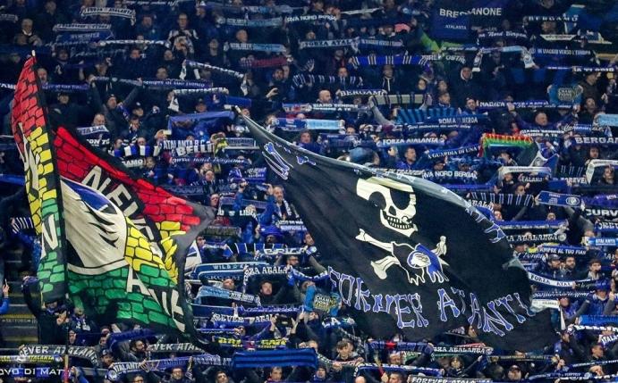 Atalanta-Fans feiern Einzug des Teams in die K.o.-Runde